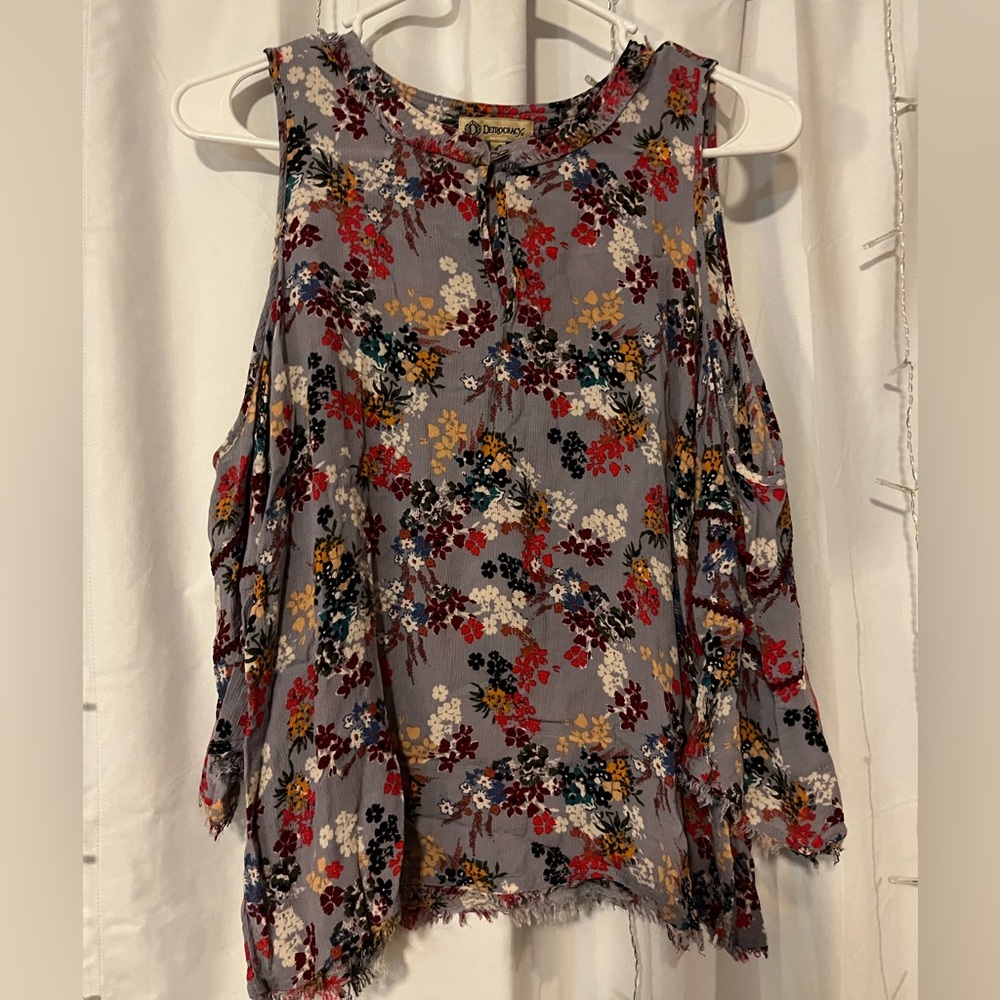 Grey blouse with flowers and shoulder cut outs